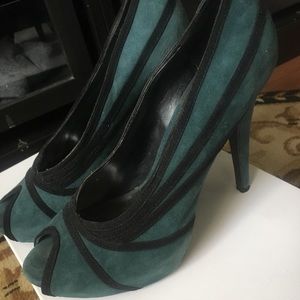 Jessica Simpson - high heels